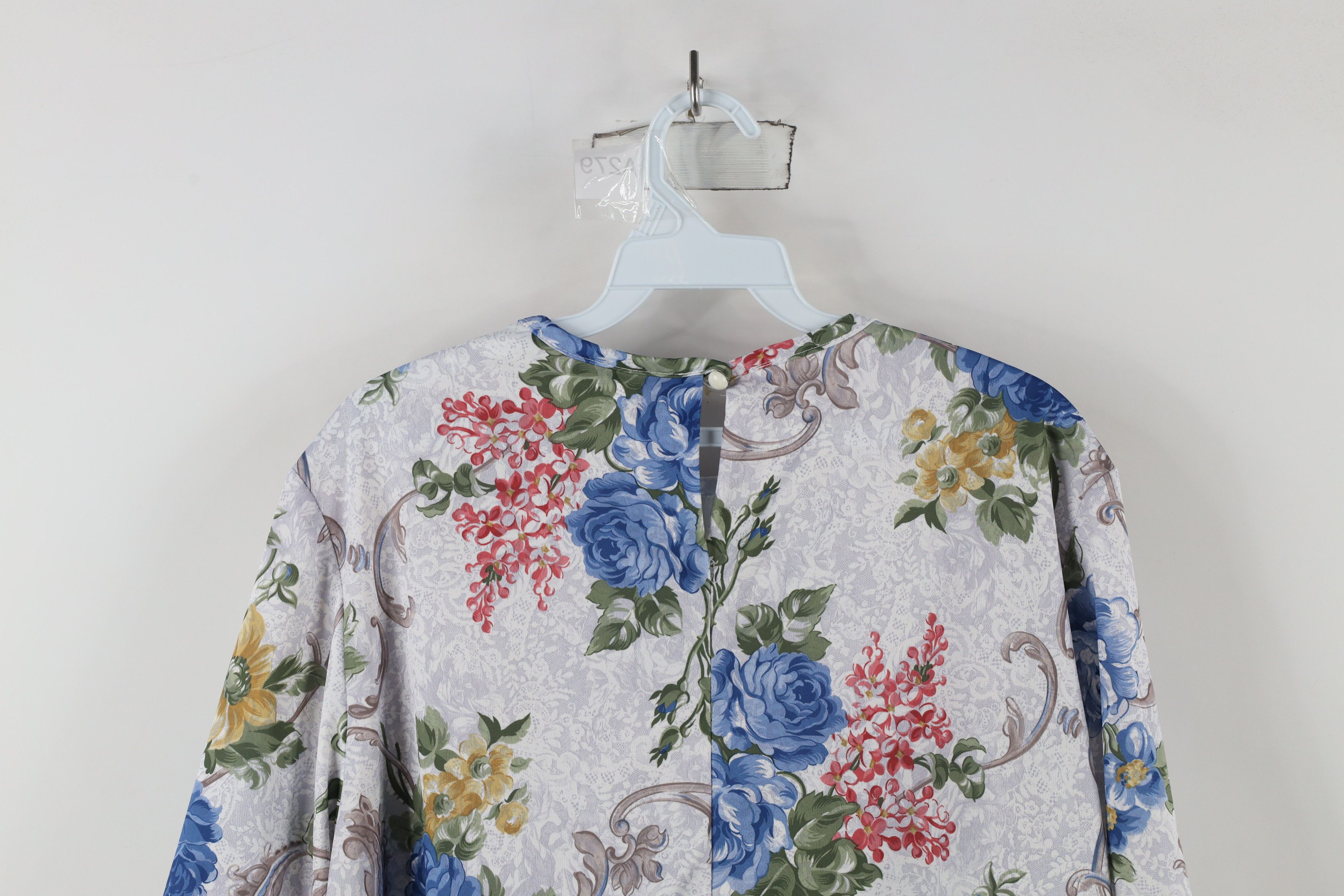 Vintage Vintage 90s Streetwear Flower Button Back T-Shirt USA Size L / US 10 / IT 46 - 10 Thumbnail