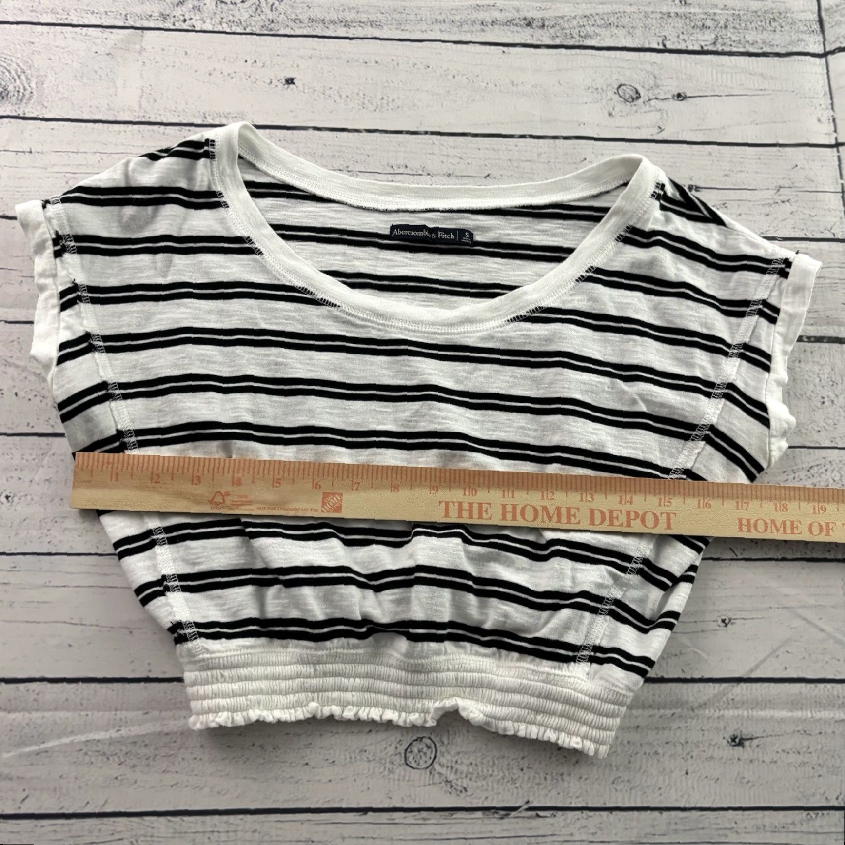 Abercrombie & Fitch VINTAGE Abercrombie & Fitch Striped Cropped T Shirt Top Women's Small White Black Size S / US 4 / IT 40 - 3 Thumbnail