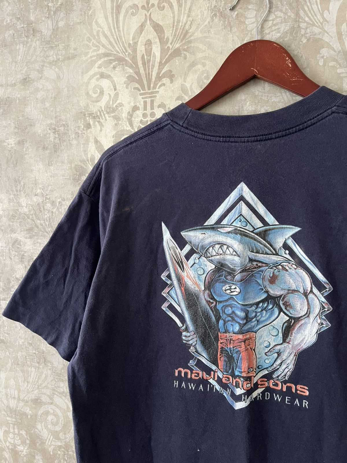 Vintage Vintage Maui and Sons Shark Graphic Tee Hawaii Surf Skate Size US L / EU 52-54 / 3 - 3 Thumbnail