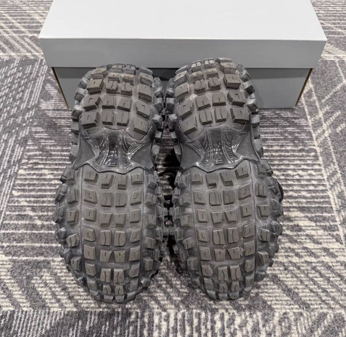 Balenciaga Balenciaga Bouncer Vintage Distressed Sneakers J42 Size US 8.5 / EU 41-42 - 7 Thumbnail