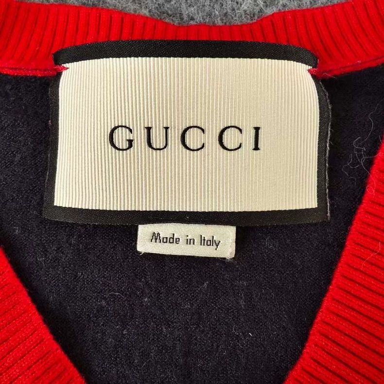 Gucci Gucci Little bee embroidered v-neck sweater Size US S / EU 44-46 / 1 - 3 Thumbnail
