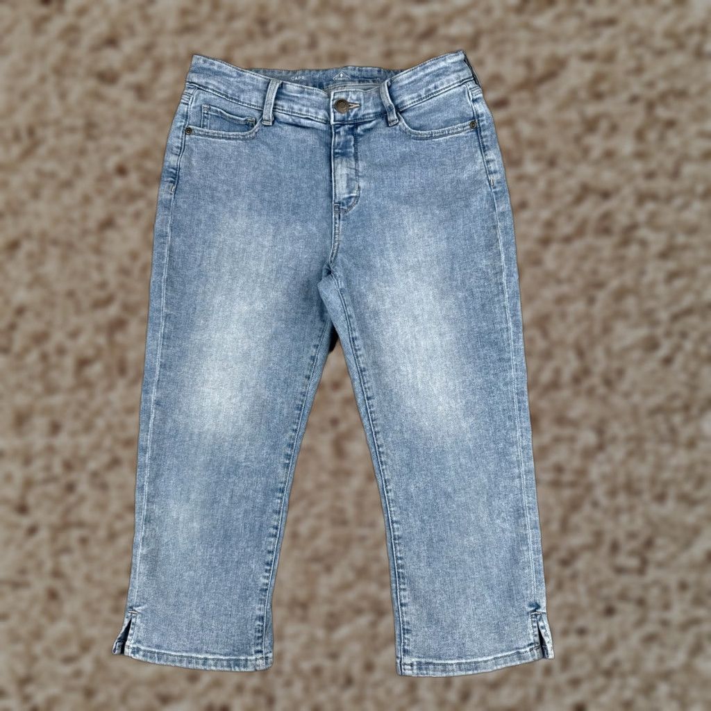 Vintage St. John's Bay Jeans Capri Denim Blue 30x20 Regular 10 Women’s Mid Rise Distressed Cotton Blend 5-Pocket Capris Sized Size 32" / US 10 / IT 46 - 1 Thumbnail