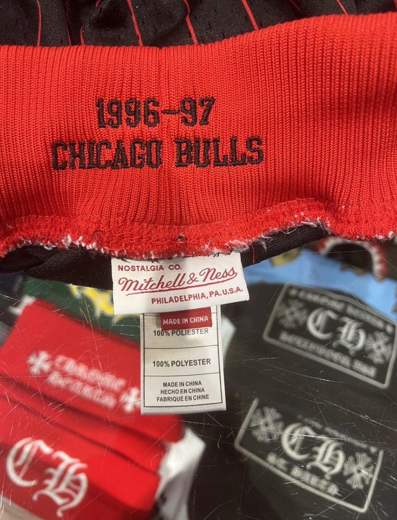 Other Mitchell & Ness 1996-97 Chicago Bulls Shorts Size US 30 / EU 46 - 6 Thumbnail