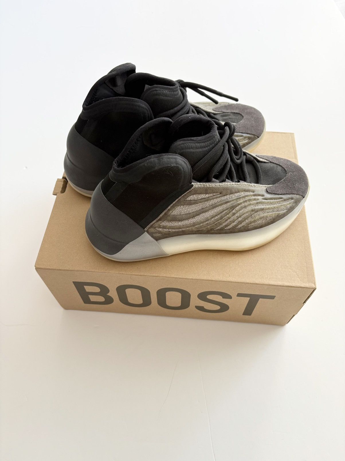 Yeezy Yeezy Quantum in Barium Size US 8 / EU 41 - 4 Thumbnail