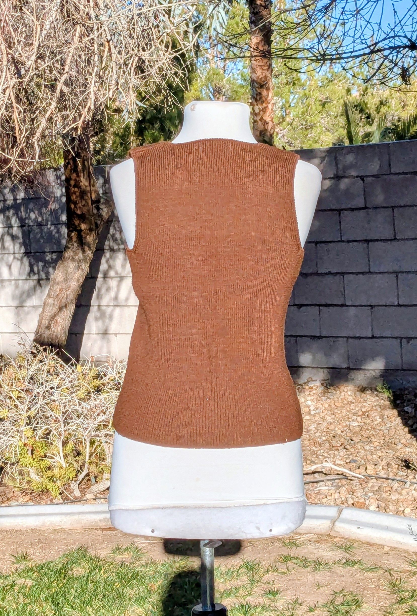 Vintage Fuji Knit Chocolate Button Wool Petite Sweater Vest Used Size M / US 6-8 / IT 42-44 - 4 Thumbnail