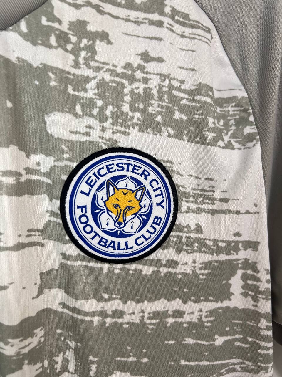 Adidas LEICESTER CITY 2020 TRAINING SHIRT ADIDAS SIZE M Size US M / EU 48-50 / 2 - 3 Thumbnail