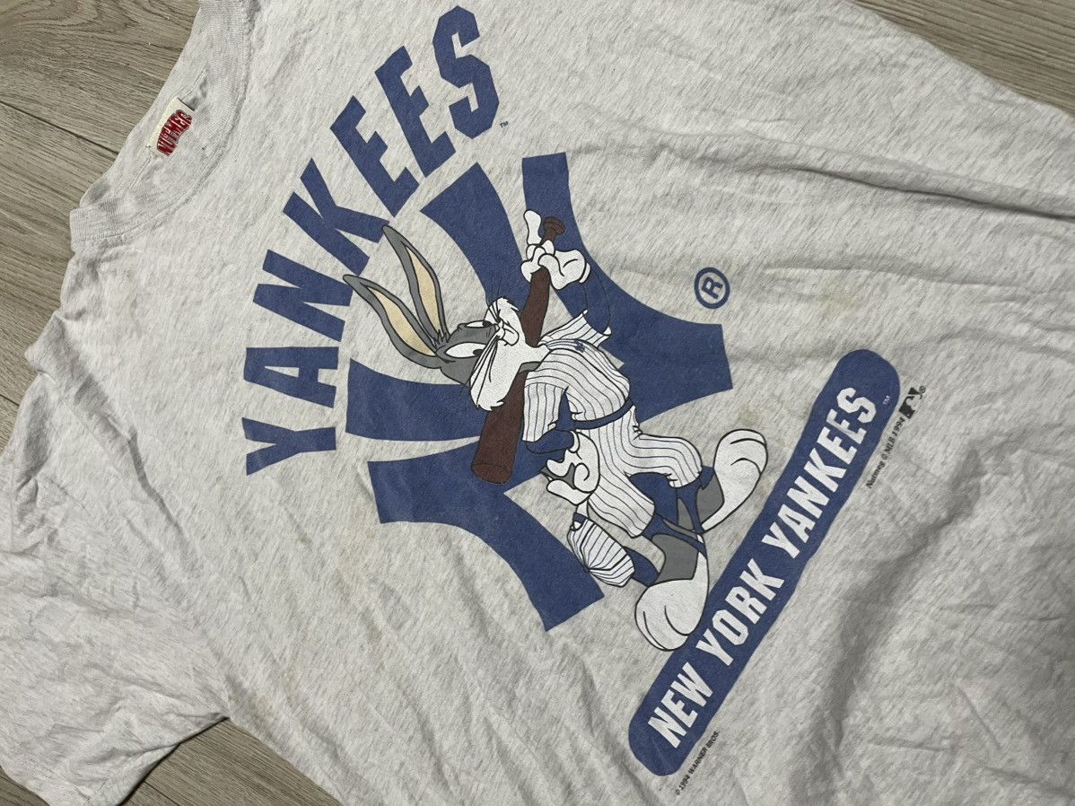 New York Yankees × Vintage × Warner Bros Vintage Yankees T-shirt 1994 Warner Bros. Nutmeg Mills Size US L / EU 52-54 / 3 - 3 Thumbnail