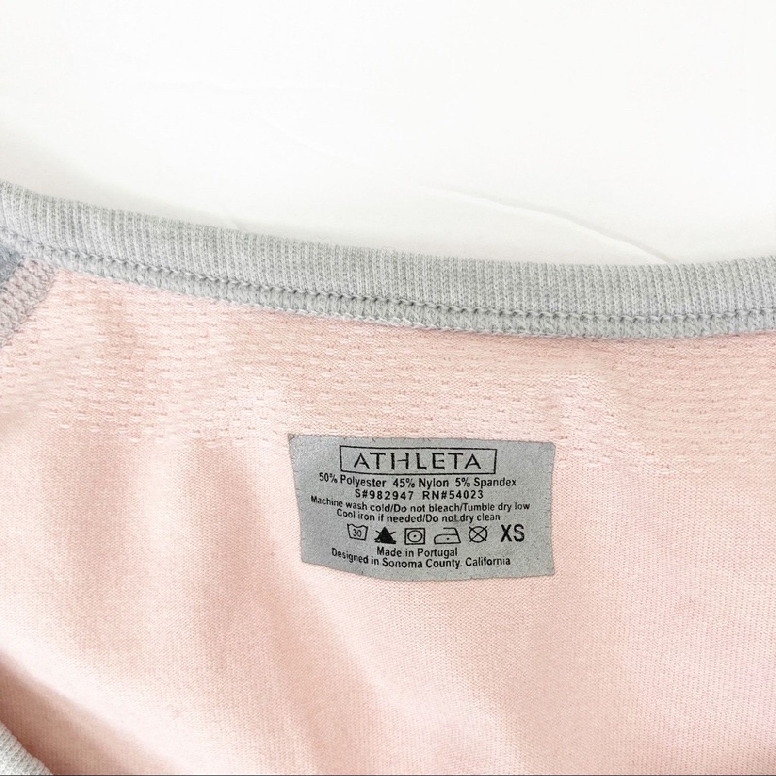 Other Athleta Color Block Fast Track Tee Ruched Pink Gray Sz XS Size XS / US 0-2 / IT 36-38 - 4 Thumbnail