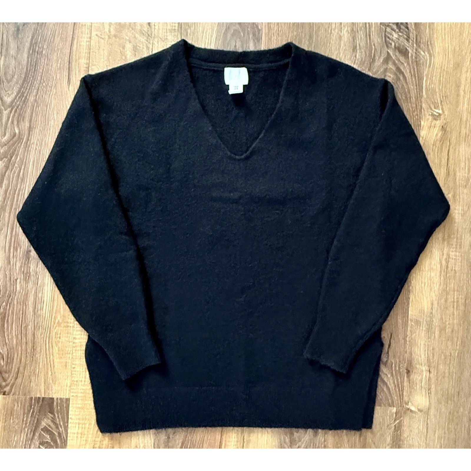 H&M H&M Sweater Womens Size XS Black V-Neck Pullover Poly, Wool Size XS / US 0-2 / IT 36-38 - 1 Thumbnail