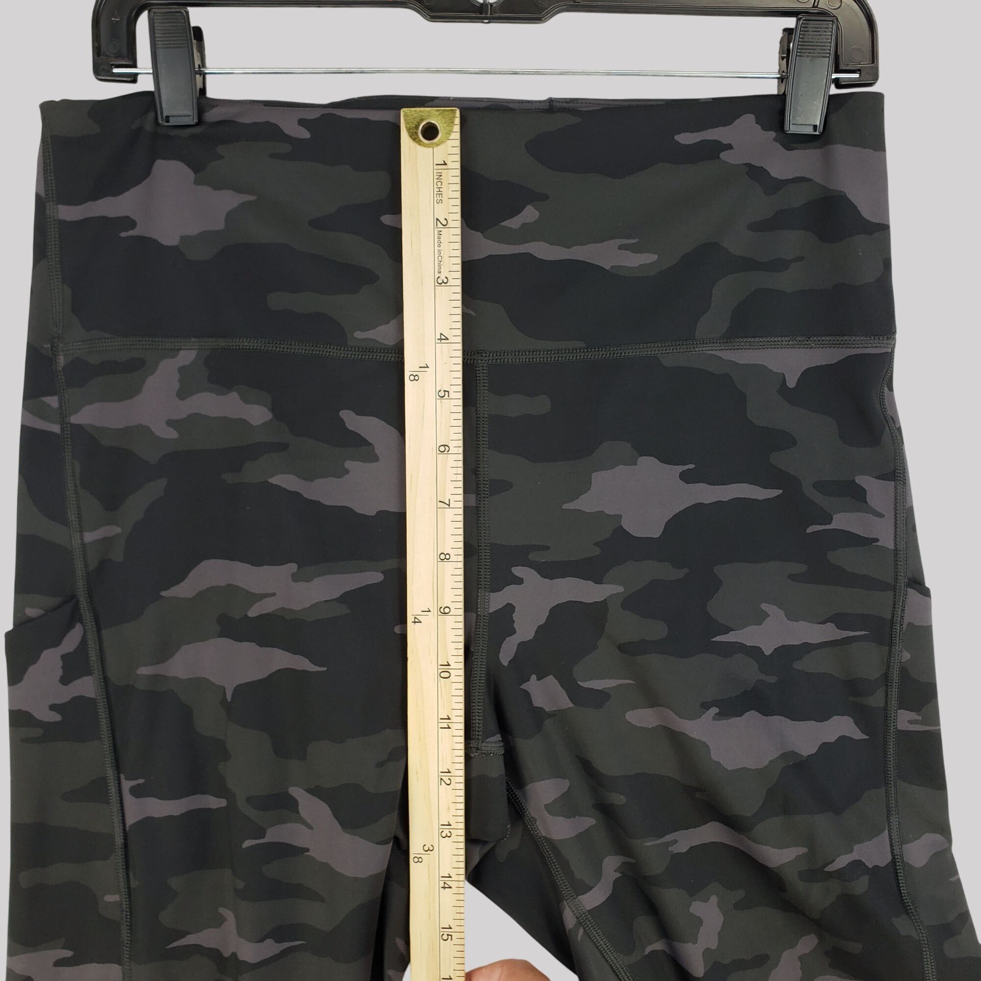 Athleta Athleta Ultimate Camo 7/8 Tights High-Waisted Stretch Size 38" / US 16 / IT 52 - 9 Thumbnail