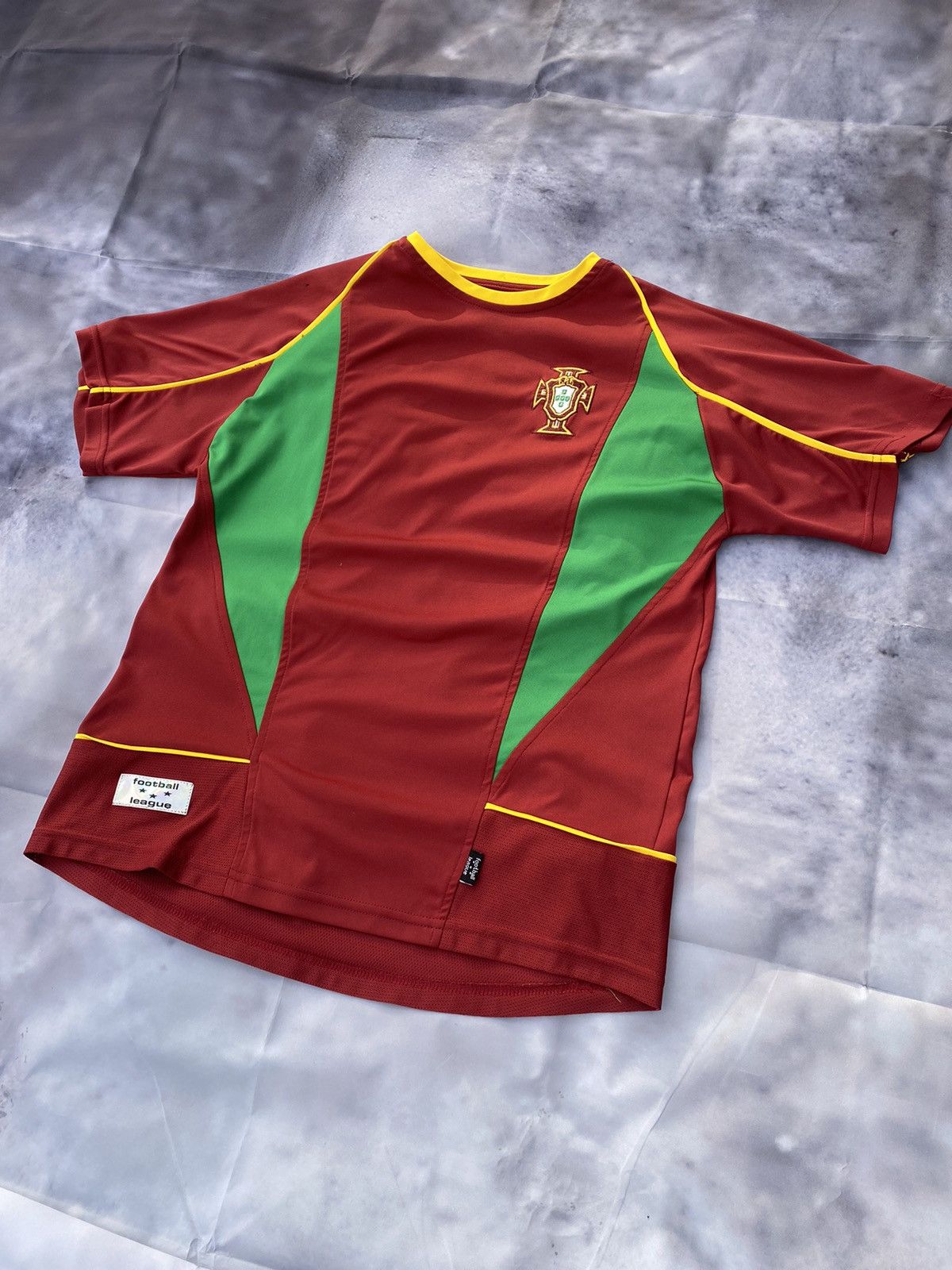 Vintage Vintage Portugal 2002-04 Home Football Soccer Jersey Figo #7 Size US M / EU 48-50 / 2 - 3 Thumbnail