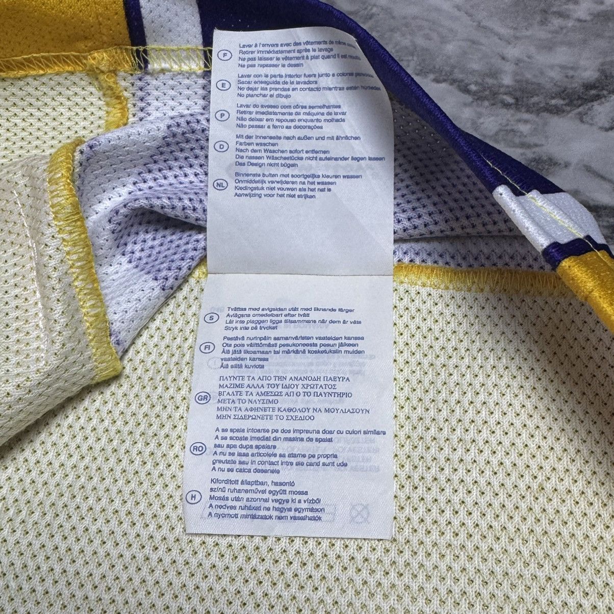 Champion × NBA × Vintage Kobe Bryant #24 Los Angeles Lakers Champion Jersey Size M Size US M / EU 48-50 / 2 - 10 Thumbnail