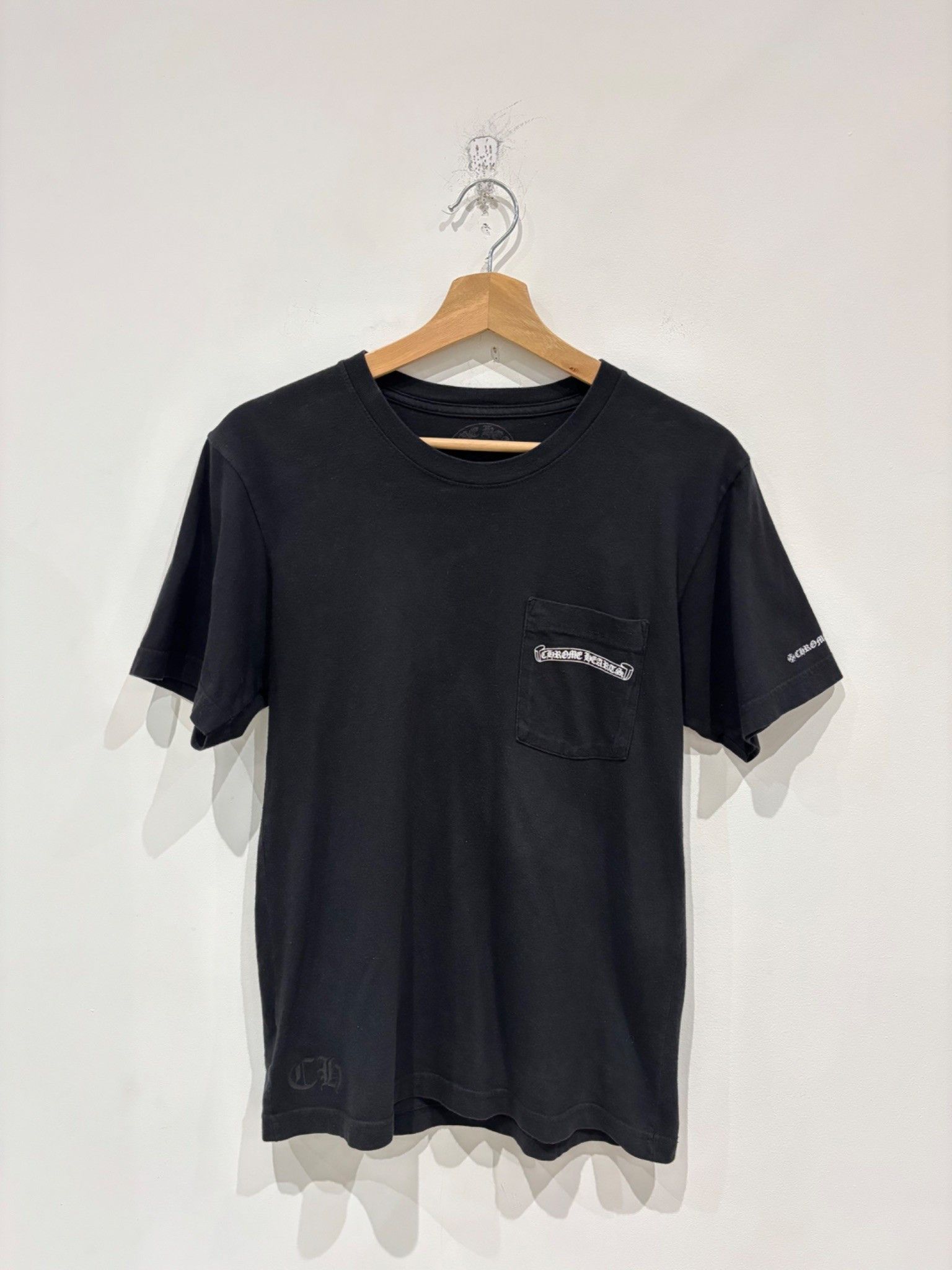 Chrome Hearts Chrome Hearts Scroll Logo Shirt Black Size US S / EU 44-46 / 1 - 1 Thumbnail
