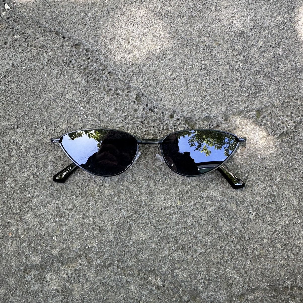 Other Y2K Unisex Sunglasses Retro Fashion Shades QZ1396-9630-02 Size ONE SIZE - 1 Thumbnail