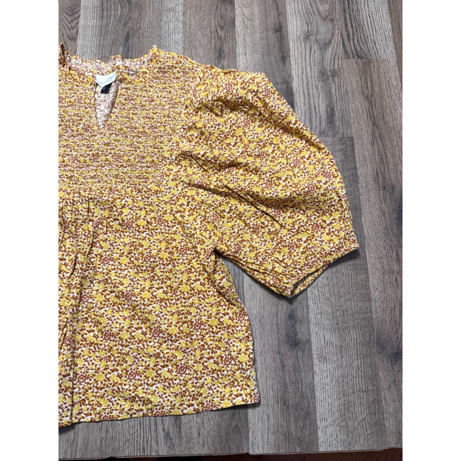Vintage Universal Thread Blouse Women's Medium Yellow Floral 3/4 Sleeve V-neck Muslin Cotton Rayon Modern Worded? Size M / US 6-8 / IT 42-44 - 4 Thumbnail