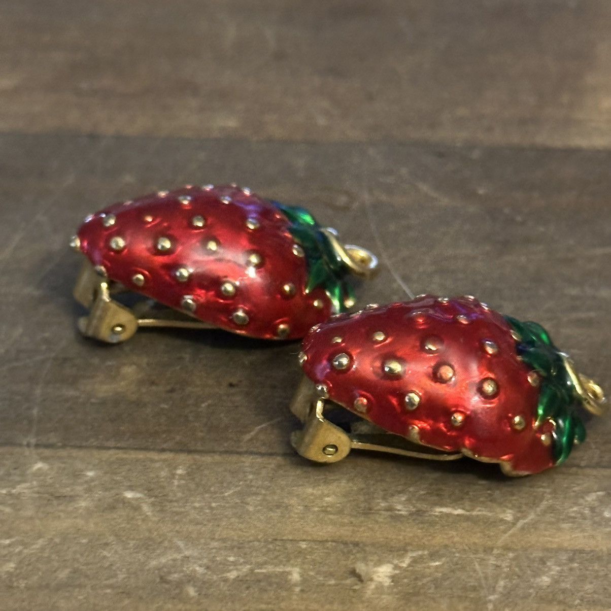 Vintage Vintage red strawberry clip on earrings Size ONE SIZE - 5 Thumbnail