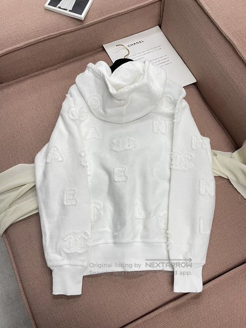 Chanel Chanel White relief logo double C hooded sweatshirt Size XS / US 0-2 / IT 36-38 - 2 Thumbnail