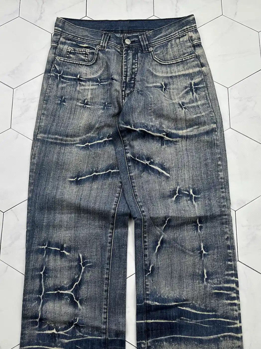 Japanese Brand Vintage Faded Wide Baggy Jeans (B421)E2 Size US 30 / EU 46 - 2 Thumbnail