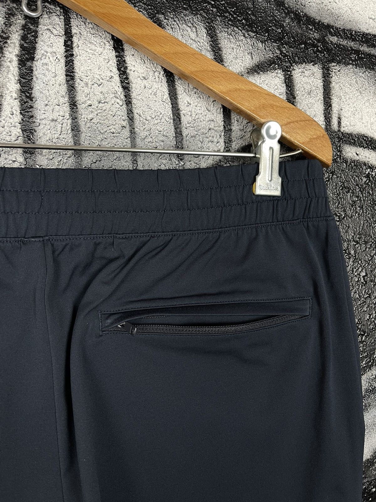 Uniqlo Uniqlo Airism Casual Chino Pants Men’s Size L Size US 34 / EU 50 - 11 Thumbnail
