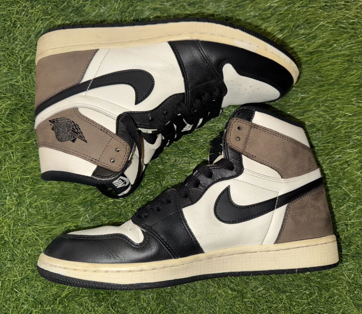 Nike Jordan 1 Retro High Dark Mocha Sneakers Size US 9 / EU 42 - 4 Thumbnail