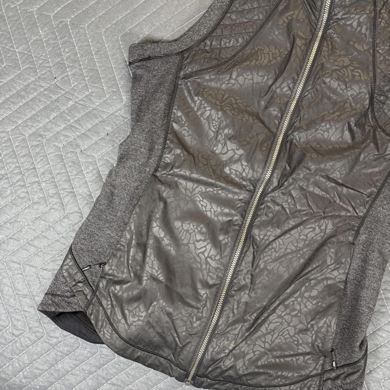Lululemon Lululemon Womens Zip Vest Size 8 Grey Size M / US 6-8 / IT 42-44 - 5 Thumbnail