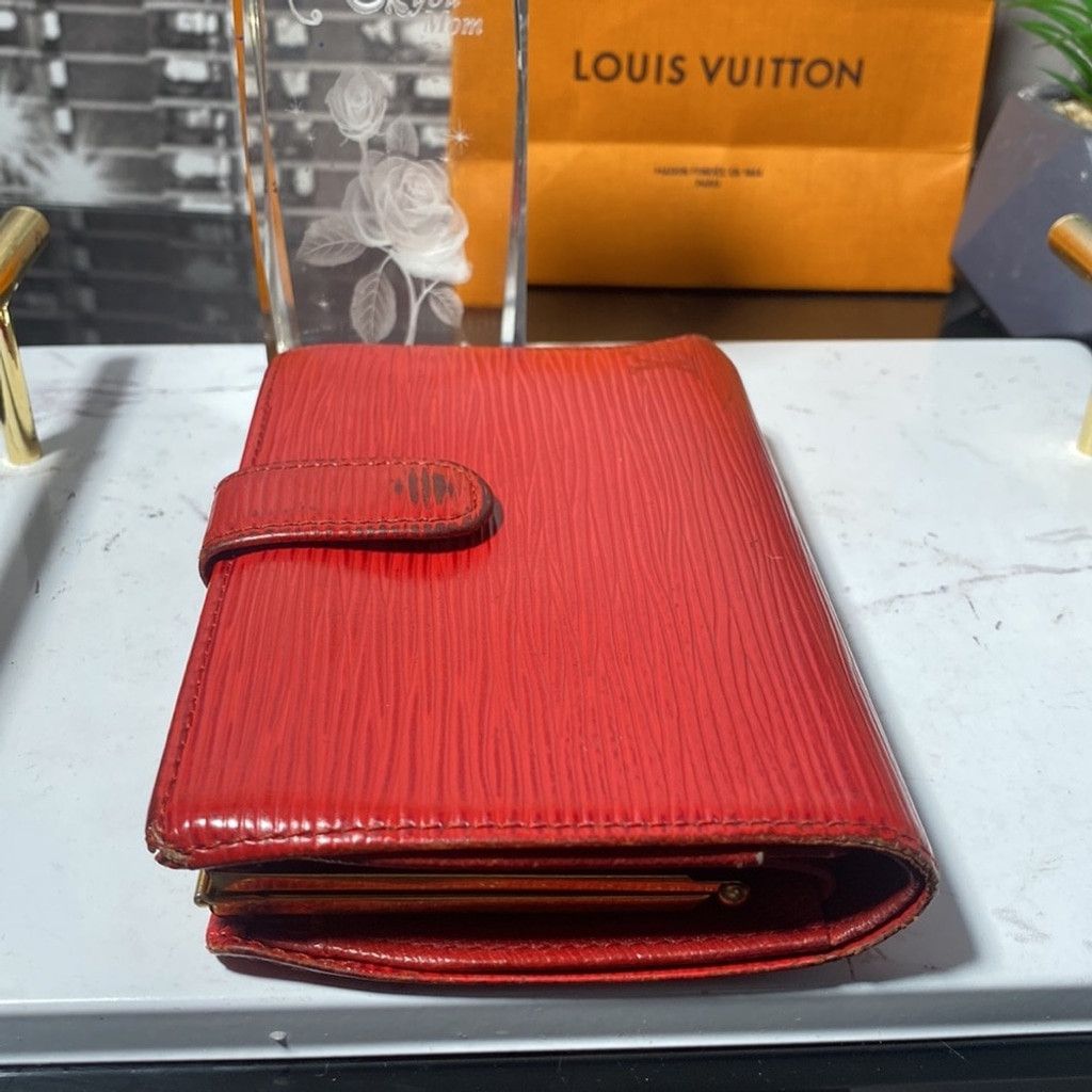 Louis Vuitton Authentic Louis Vuitton Epi Kisslock Wallet Size ONE SIZE - 11 Thumbnail