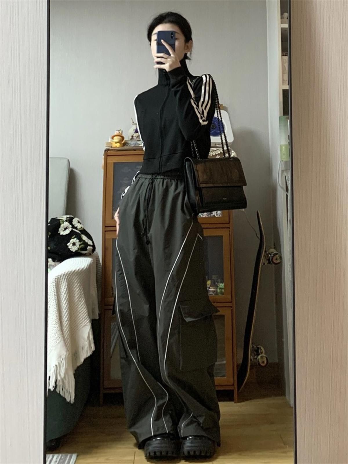 The Unbranded Brand Vintage Cargo Track Pants Oversized Y2k Sweatpants Trousers Size US 32 / EU 48 - 4 Thumbnail