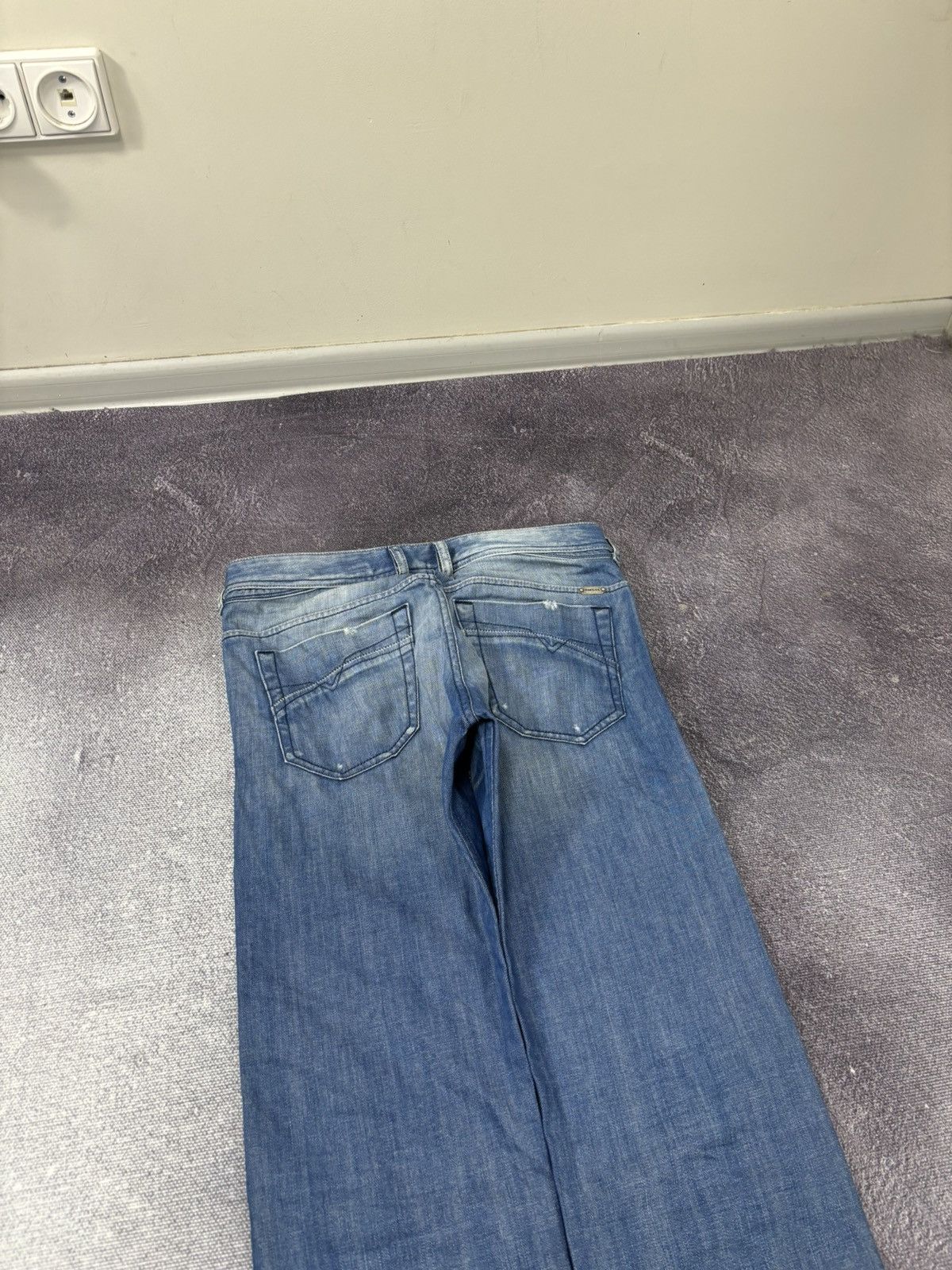 Diesel Diesel Iakop NWT Regular Slim Washed Blue Denim Jeans Size US 31 - 17 Thumbnail