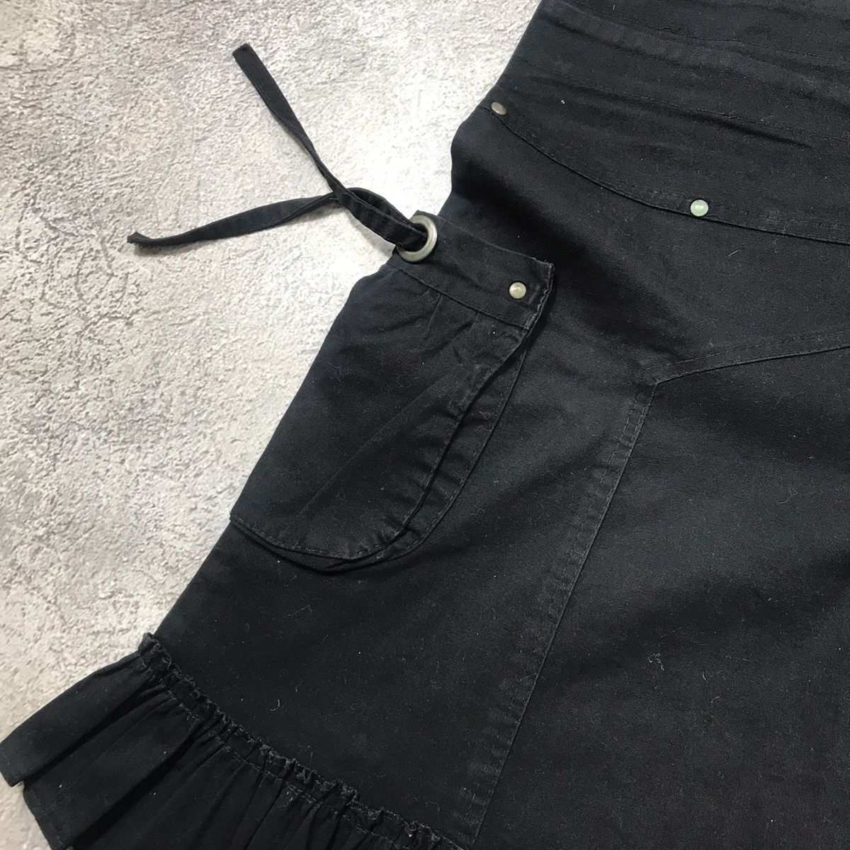 Vintage Y2K Black Pleated Mini Skirt Ruffled Hem Streetwear Slim 33 Size 33" - 3 Thumbnail