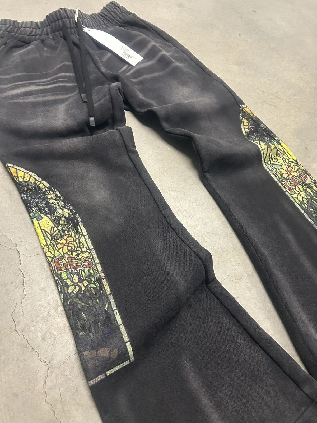 Who Decides War Who Decides War Black Faded Flared Sweatpants 30 (Small) New Size US 30 / EU 46 - 2 Thumbnail