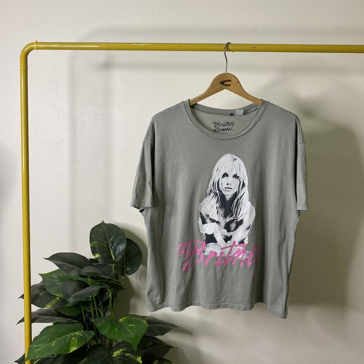 Band Tees × H&M H&M x Britney Spears Collaboration Tan Tee Size US M / EU 48-50 / 2 - 1 Thumbnail