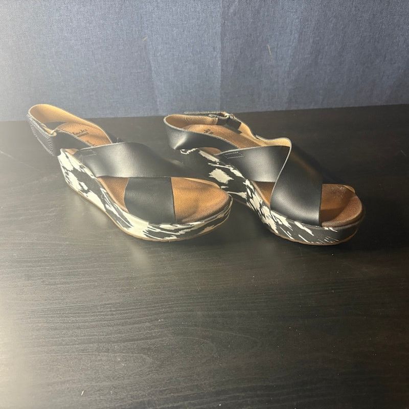 Clarks Clarks Collection Soft Cushion Wedge Slingback Sandals Sz 7W Size US 7 / IT 37 - 7 Thumbnail