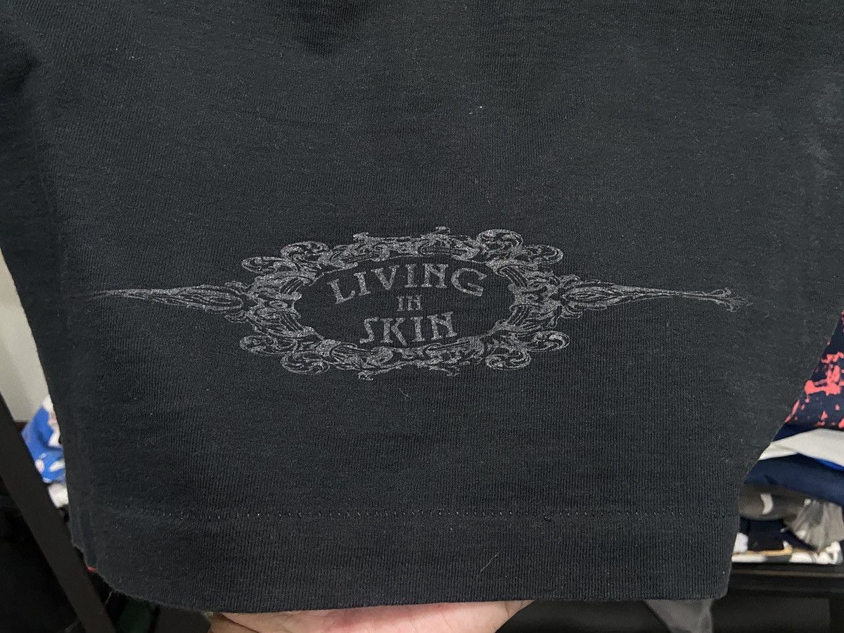 Fruit Of The Loom Vintage 90s T.R.SCHORR Living in Skin Art ACDC Tour TShirt Size US M / EU 48-50 / 2 - 11 Thumbnail