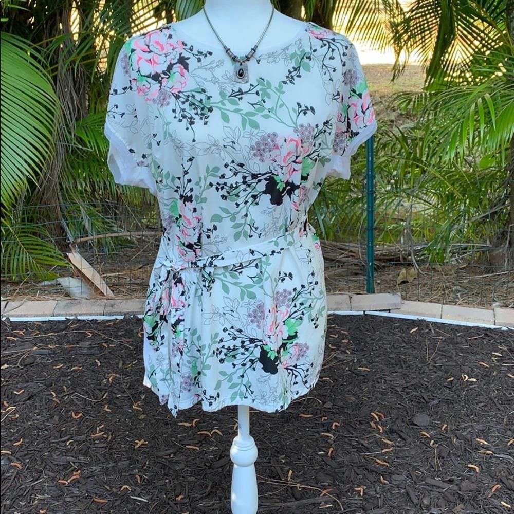 Designer Two Hearts Floral Maternity Blouse with Tie, XL Size XL / US 12-14 / IT 48-50 - 1 Thumbnail