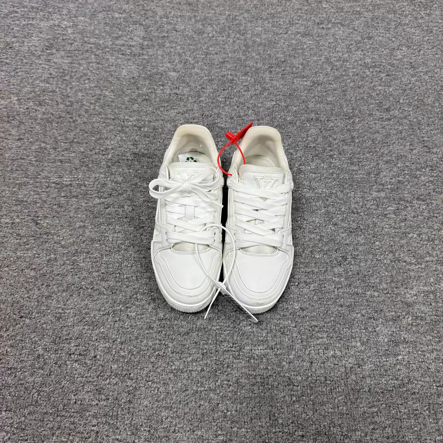 Louis Vuitton LV white Trainer 36.5 97 new Size US 6 / IT 36 - 3 Thumbnail