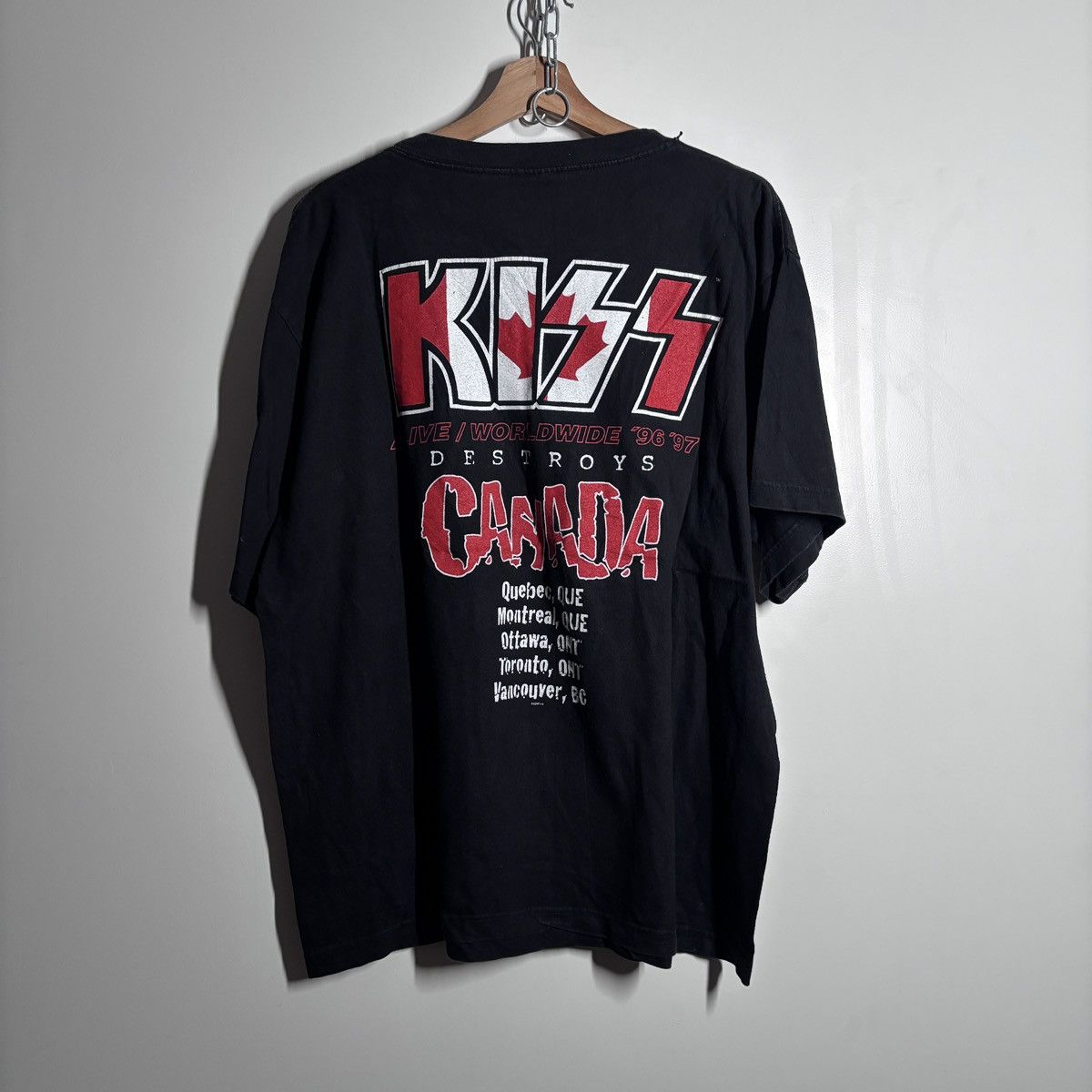 KISS Vtg 90s kiss tour tees single stitched Size US L / EU 52-54 / 3 - 6 Thumbnail