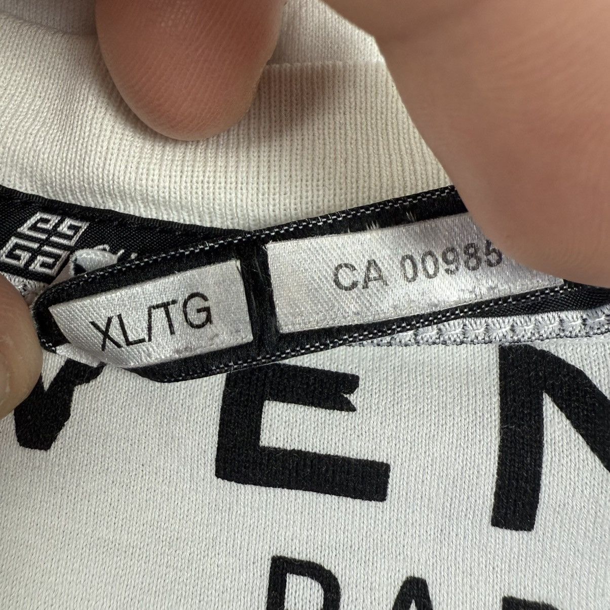 Givenchy Givenchy Distressed Logo T-Shirt Size US XL / EU 56 / 4 - 4 Thumbnail