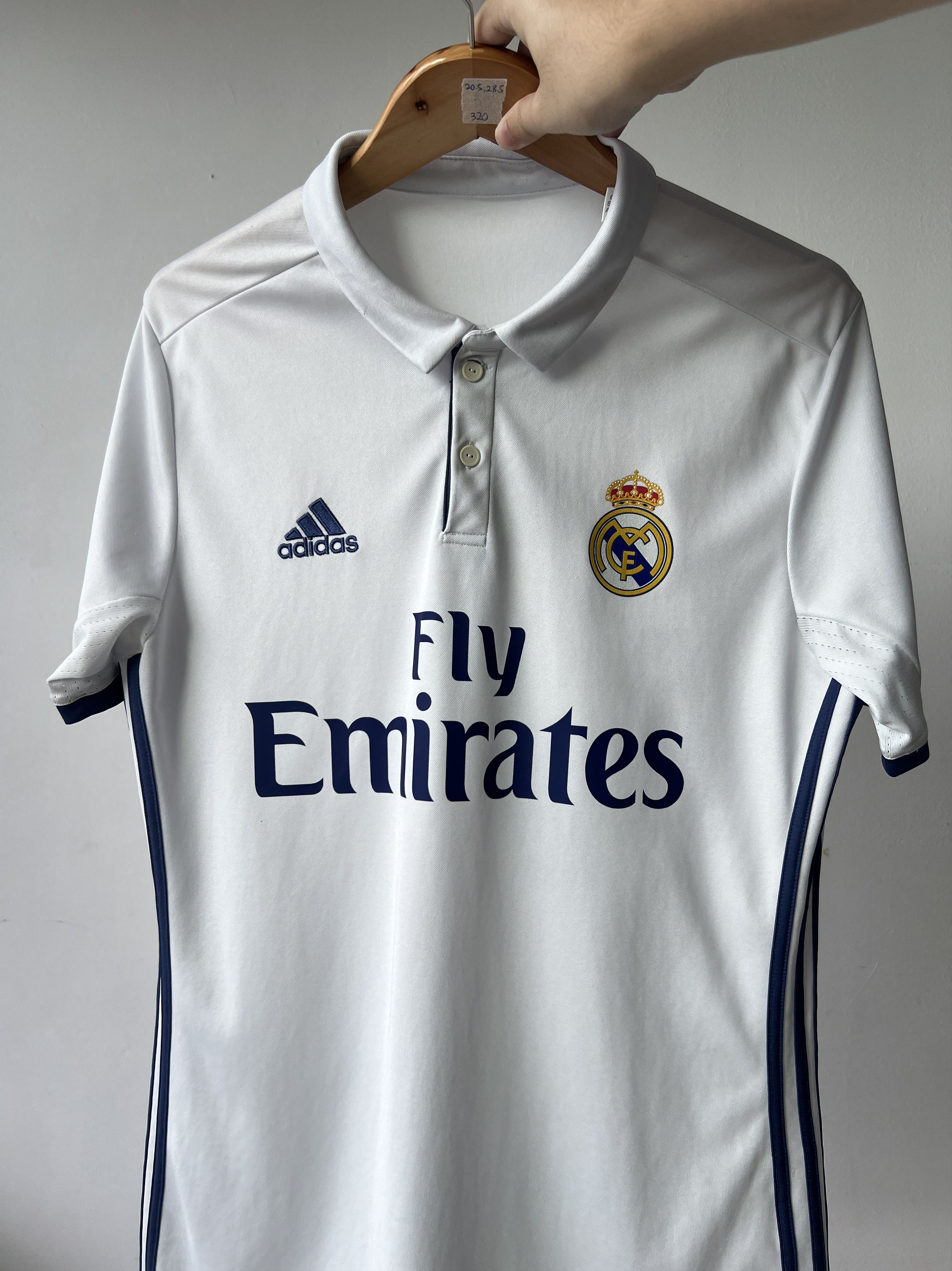 Adidas (M) Real Madrid 2016-17 Home Kit Ronaldo #7 Size US M / EU 48-50 / 2 - 3 Thumbnail