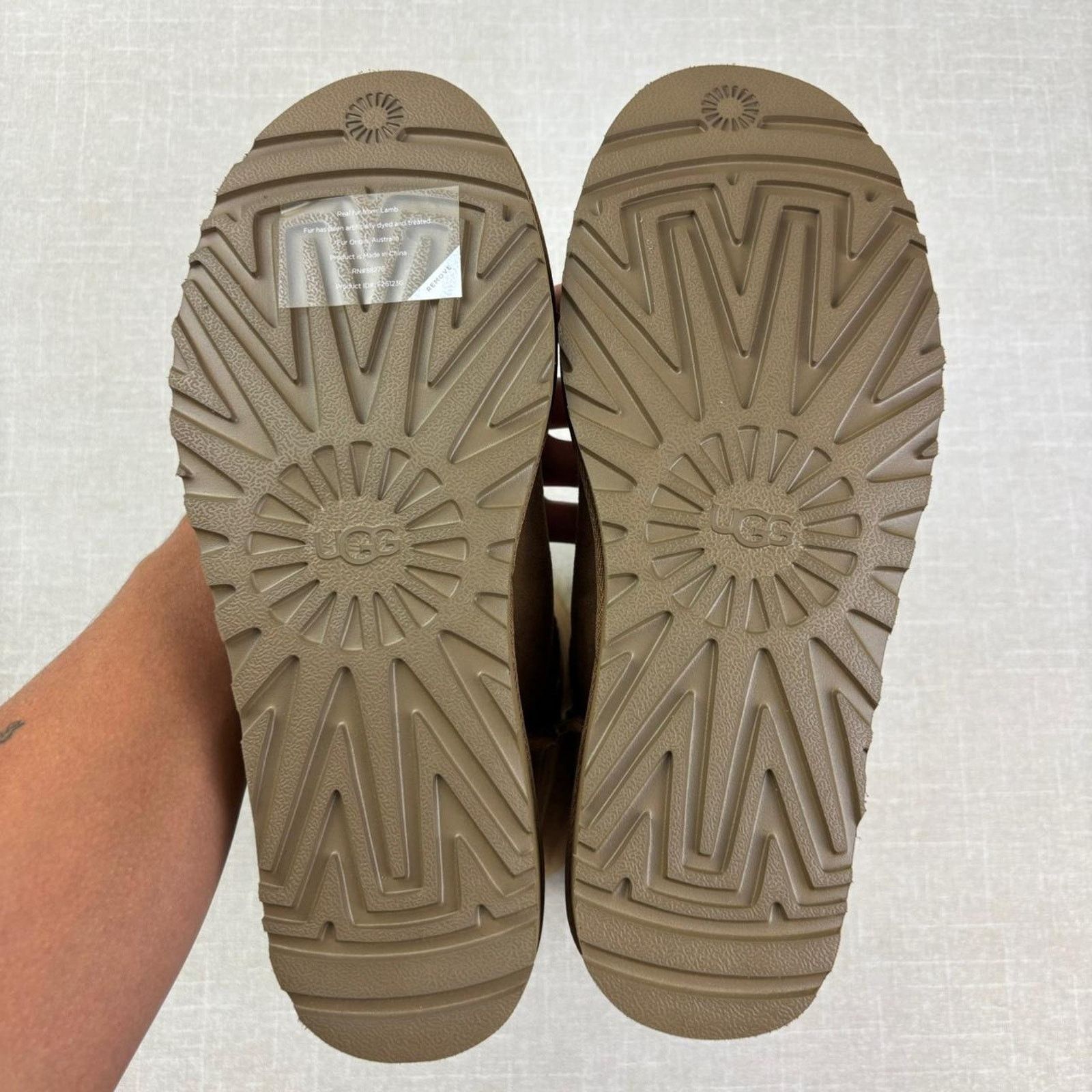 Ugg 🌰 2023 UGG Bailey Button II “Chestnut” 8.5M Size US 8.5 / EU 41-42 - 5 Thumbnail