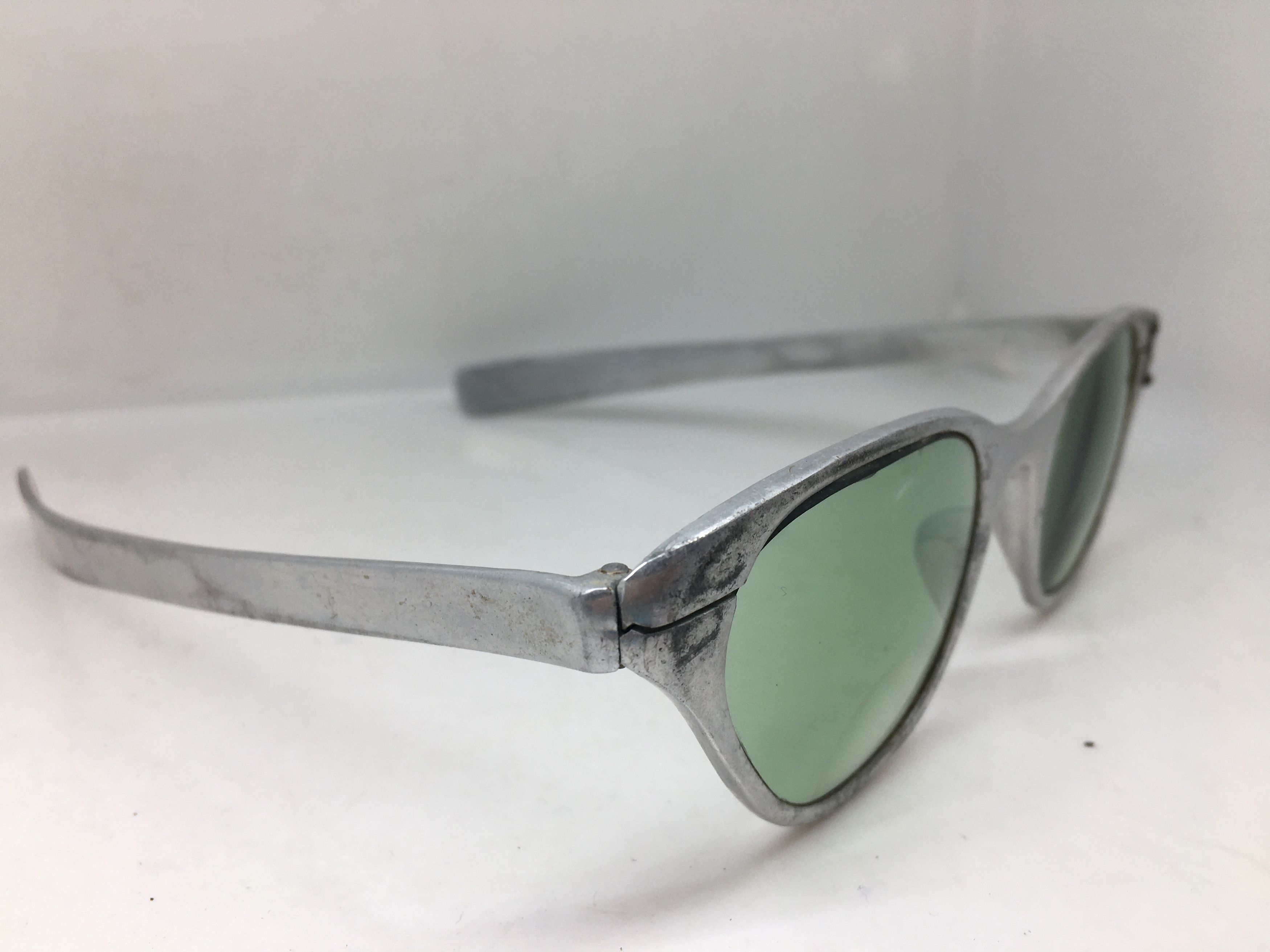 Vintage Vintage 50s TURA Woman Aluminum Silver Cateye Eyeglasses Size ONE SIZE - 2 Thumbnail