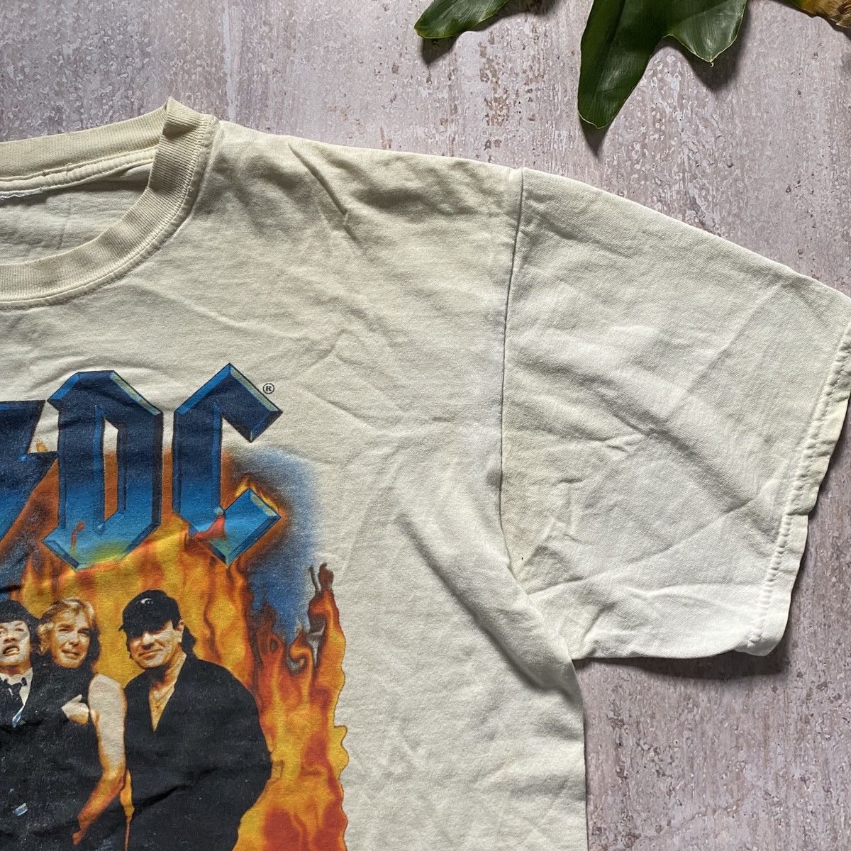 Band Tees VINTAGE Y2K AC/DC THRASHED DISTRESSED AMAZING PUNK TEE 19 Size US L / EU 52-54 / 3 - 5 Thumbnail