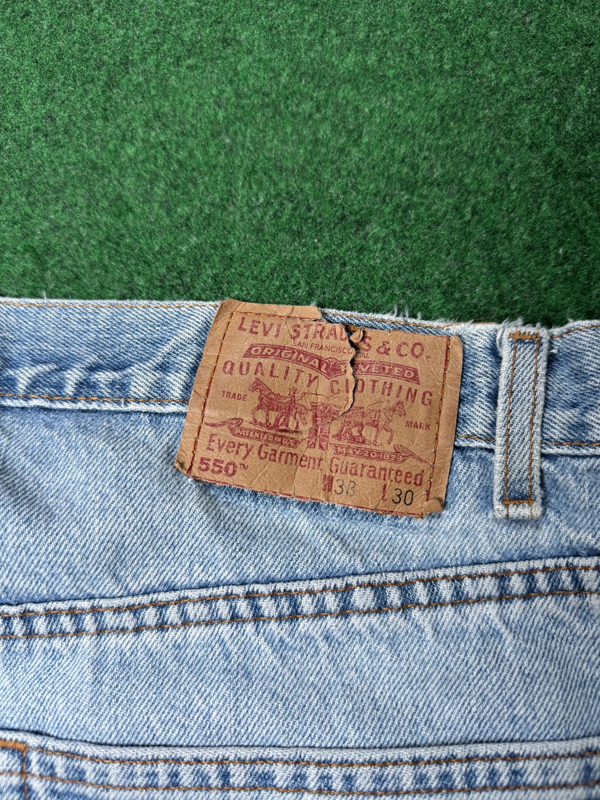 Levi's × Levi's Vintage Clothing × Vintage Vintage Levi’s 550 Distressed Light Wash Denim Jeans Size US 38 / EU 54 - 4 Thumbnail
