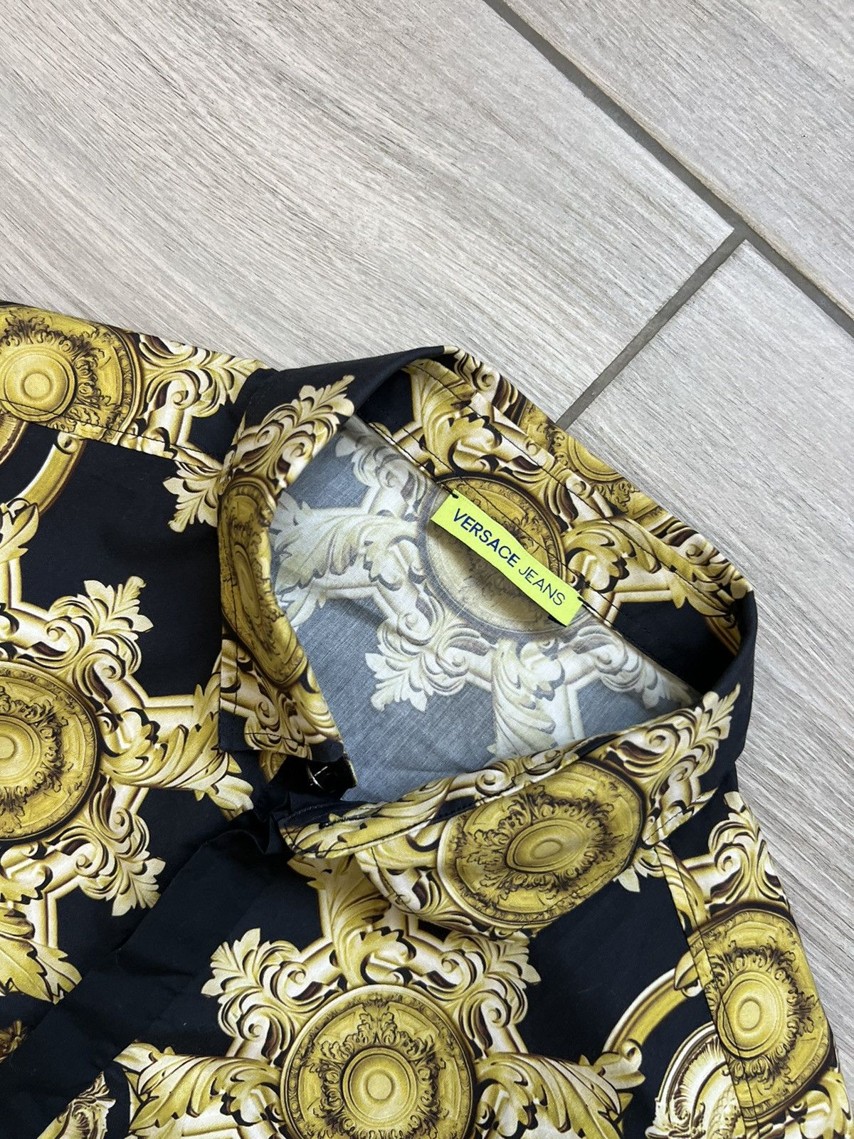 Versace Versace Baroque Print Shirt Gold Made in Italy Size US L / EU 52-54 / 3 - 17 Thumbnail