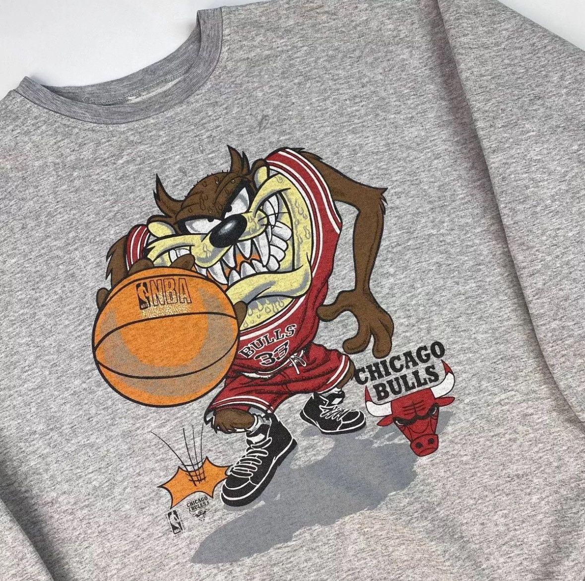 NBA × Warner Bros Vintage Sweatshirt Chicago Bulls Looney Tunes Gray Taz Size US L / EU 52-54 / 3 - 3 Thumbnail