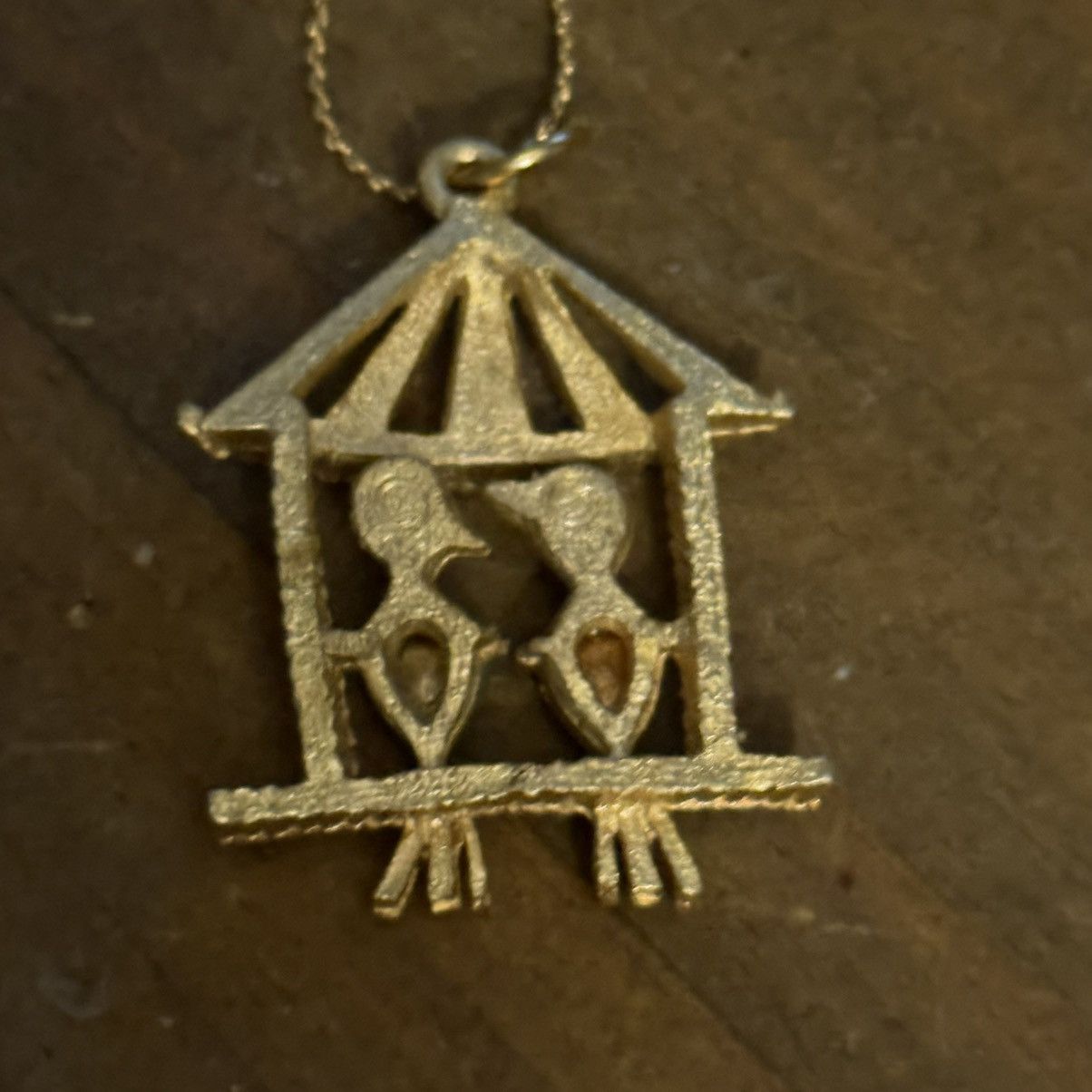 Vintage Vintage gold tone caged Love Birds pendant necklace Size ONE SIZE - 4 Thumbnail