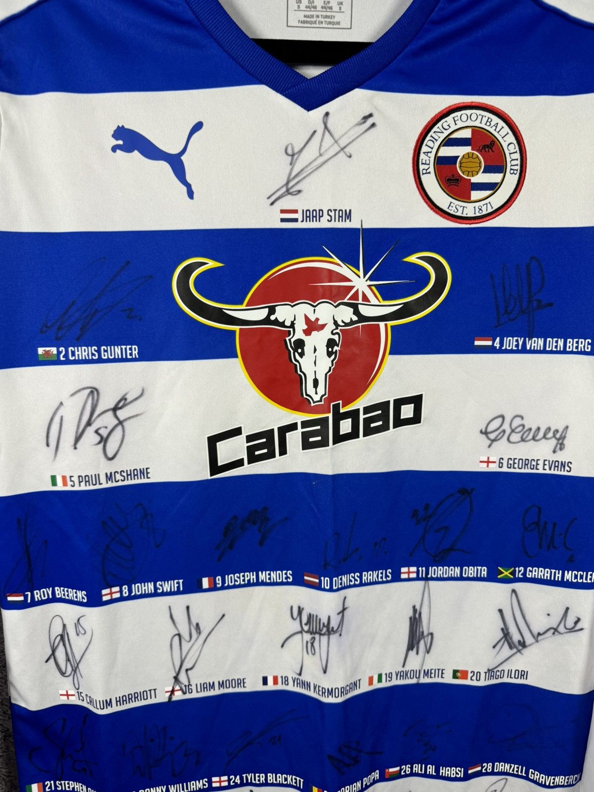 Puma × Vintage Reading 2016/17 Puma Jersey All Team Autographs Blokcore S Size US S / EU 44-46 / 1 - 7 Thumbnail