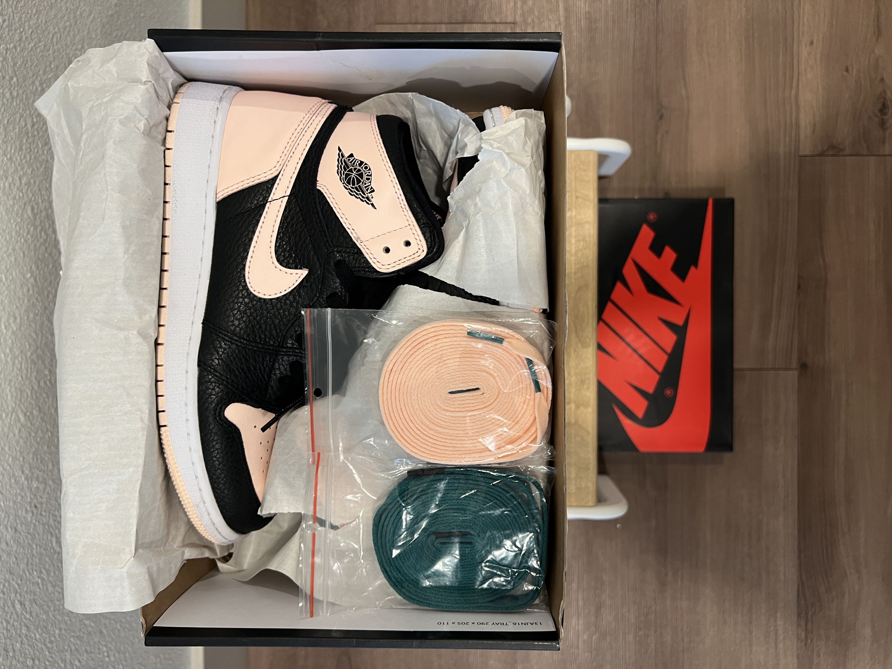 Jordan Brand Retro Air Jordan 1 "Crimson" Size US 6 / EU 39 - 9 Thumbnail