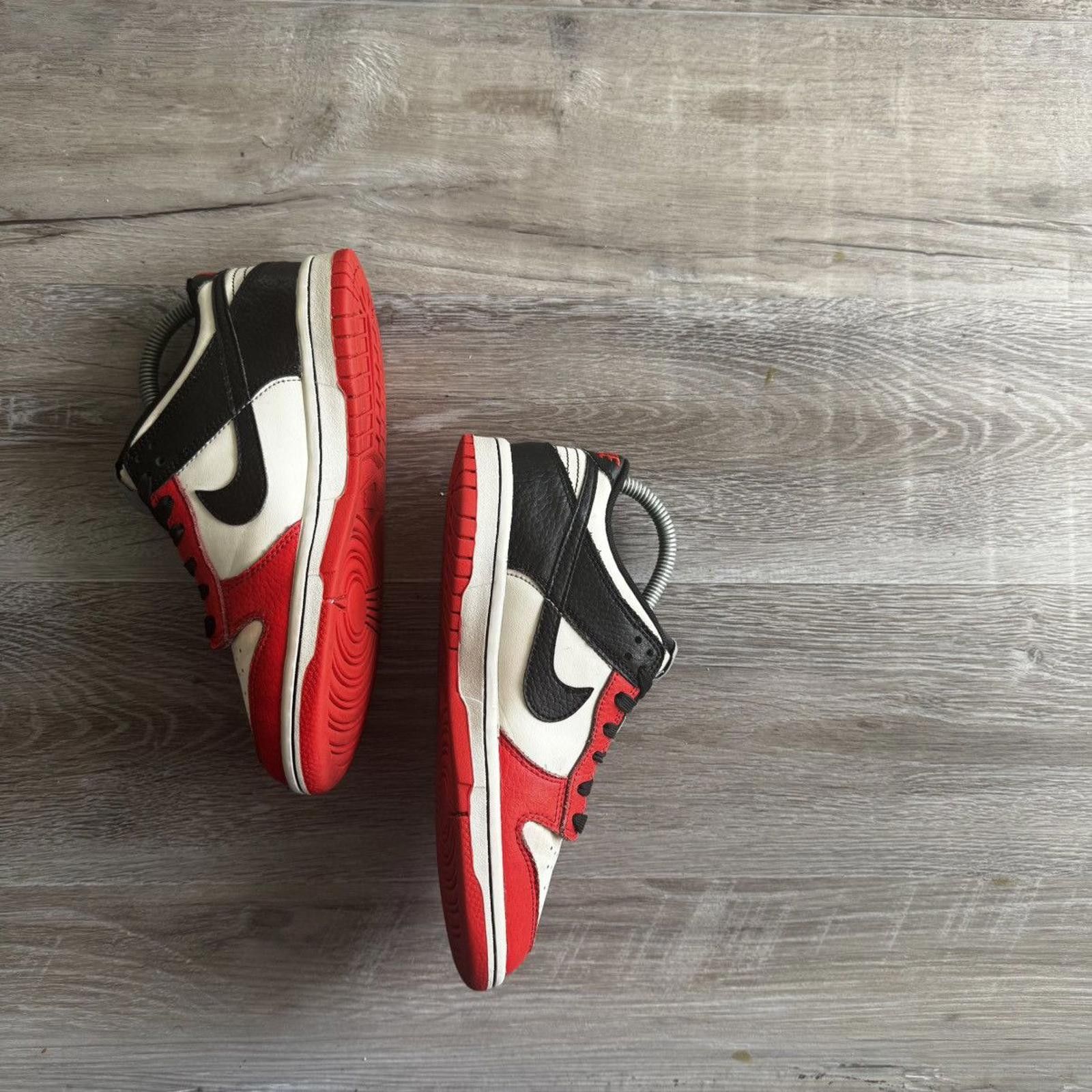 Nike NIKE • Dunk Low "NBA 75th Anniversary Chicago" (4.5M) Size US 5 / EU 37 - 9 Thumbnail