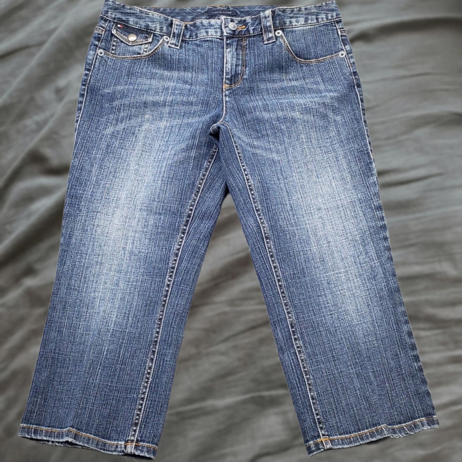 Tommy Hilfiger Tommy Hilfiger Capri Jeans Women 6 Blue Denim Medium Wash Straight Leg Capris Womens Size 6 Jeans Size 28" / US 6 / IT 42 - 1 Thumbnail