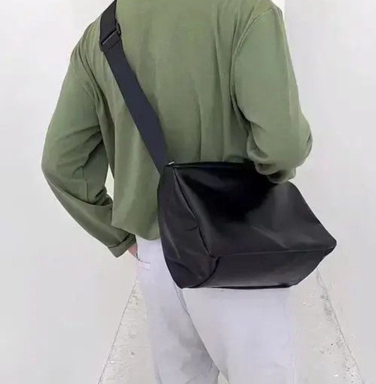 Japanese Brand leather shoulder bag messenger bag Size ONE SIZE - 2 Thumbnail